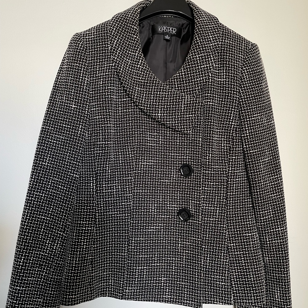 Size 4P Kasper houndstooth jacket